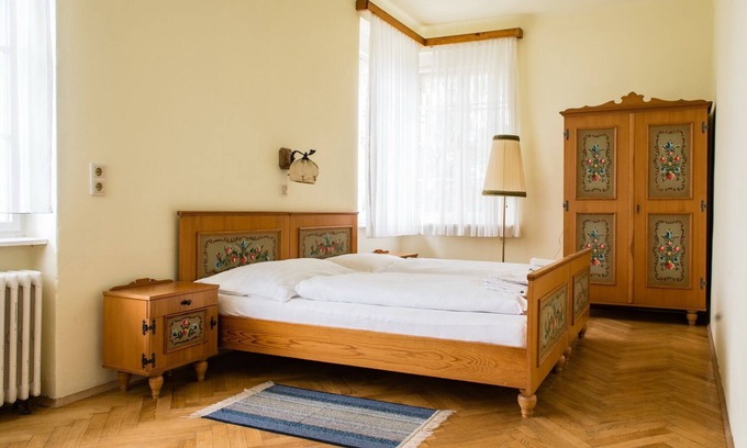 Wurflach Apartment | Bright vacation apartment on the farm, surrounded by meadows and gardens
