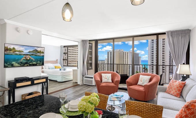 Waikiki Condo | Bright Waikiki 1BR with Stunning Ocean Views
