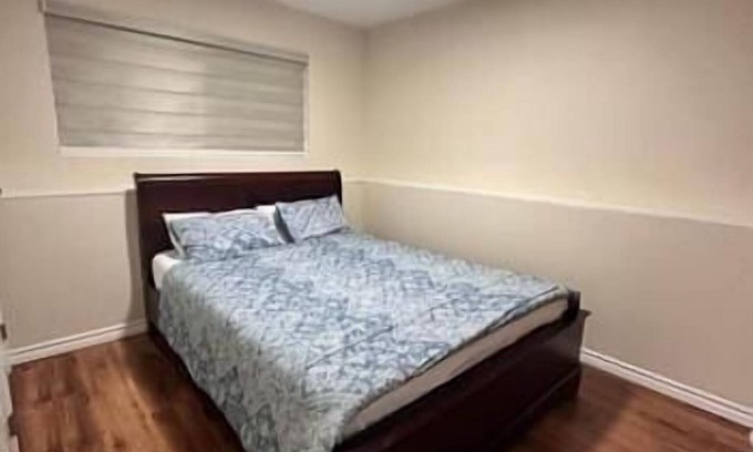 Delta House | Bright1 BR suite w/free parking & wifi & Netflix & all basic amenities