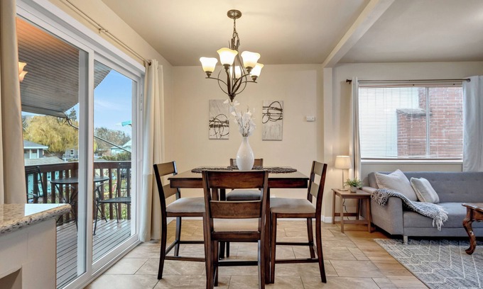 Brighton House | Brighton Guesthouse - Walk to Metro