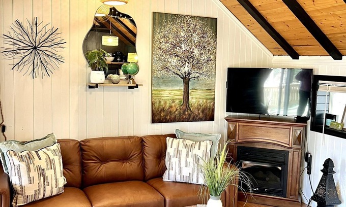 Altmar Cottage | Bring marshmallows, not laptops! Lkefront on Autumn Lake, 2min to Salmon River!