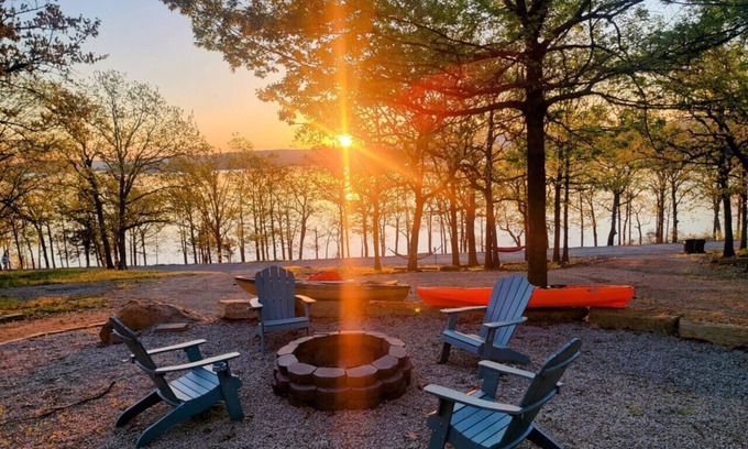 Blocker Cottage | Bristow Blue- Lakefront with boat ramp access, dog friendly!