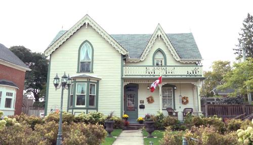 Elmira Bed & Breakfast | Bristow's Inn 1860 Historic Victorian Home