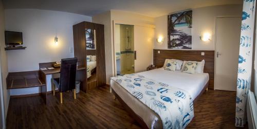 Saint-Andre-de-la-Marche Hotel | Brit Hotel Confort Azur Cholet Nord