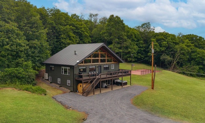 Robertsdale House | Broad Top Cabin | Pond + Putting Green