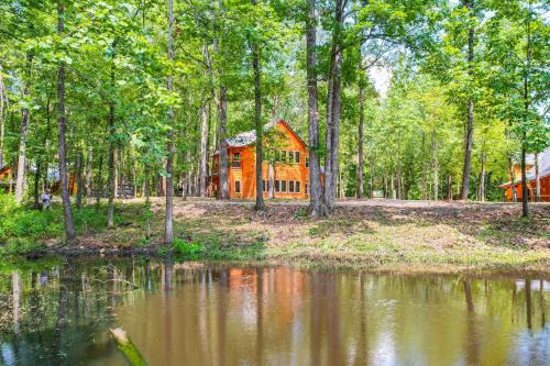 Broken Bow House | Broken Bow Cabin Near Choctaw Casino Hot Tub!