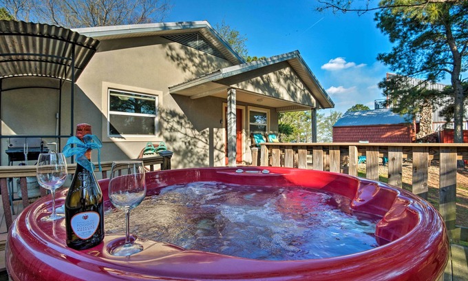 Broken Bow Cottage | Broken Bow Cottage w/Deck, Hot Tub & Fire Pit!