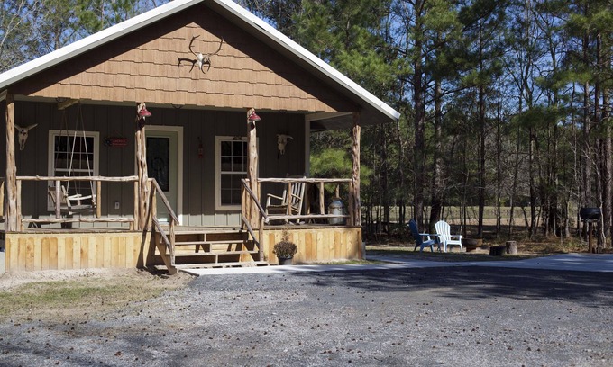 Deweyville House | Broken Wire Cabin-Peaceful, private and safe country experience!