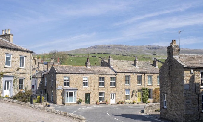 Askrigg House | Brook House