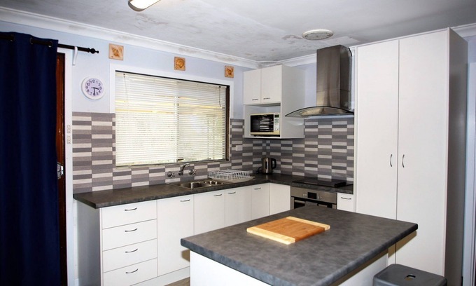 Guilderton House | Brooklands - Budget Beach Shack Style Accomodation