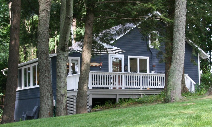 Fennville Cottage | Brower Cottage - Lakefront Secluded Wooded Lot on Hutchins Lake Near Saugatuck