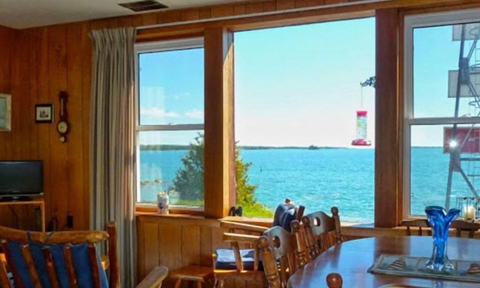 Algoma District Cabin | Bruce Bay Cottages & Lighthouse