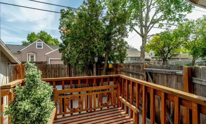 Tri-Cities House | Bruneau Bungalow Side A