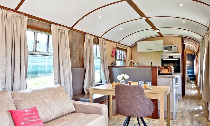 Dawlish Warren Ski Chalet | Brunel Boutique Railway Carriage 5