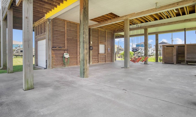 Crystal Beach House | Buckley's Beach: 2 BR, 2 BA House in Port Bolivar, Sleeps 6