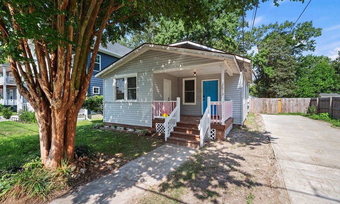 Buckroe Beach House | Buckroe Beach Stay with 4 Bedrooms, 6 Beds!