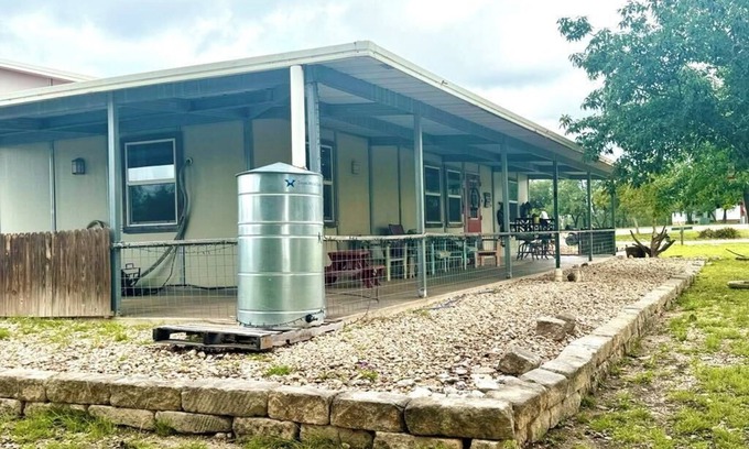 Mountain Home Other | Buckskin Lodge 2-bedroom full-sized ranch house near Kerrville & Fredericksburg
