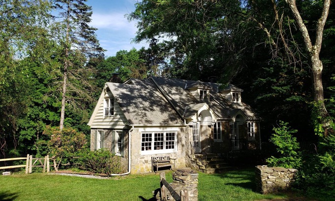 Red Oaks Mill House | Bucolic 2 bedroom Stone Cottage on River Bank