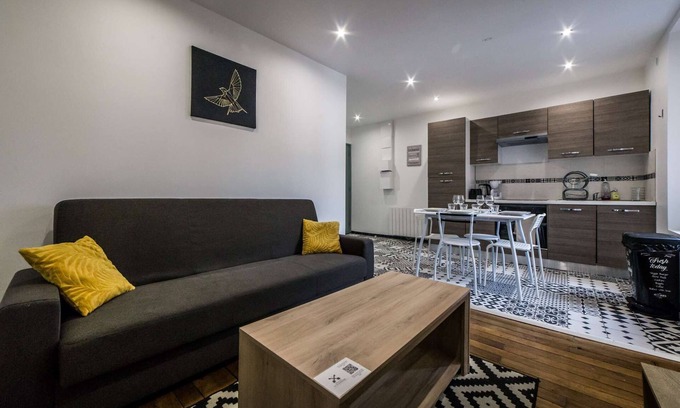 Charleville-Mezieres Apartment | Budget apart downtown with parking