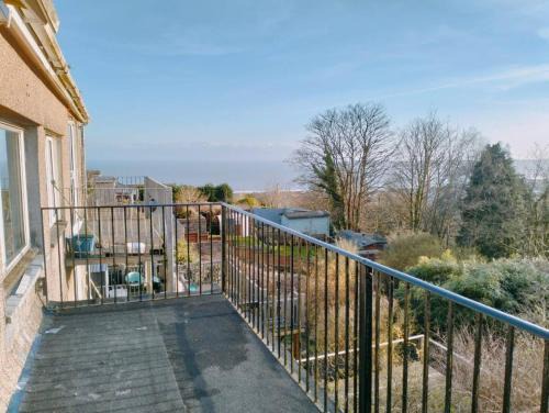 Baglan House | Budget-Friendly 4-Bedroom House in Swansea - Ideal for Travelers