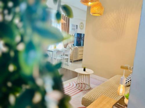 Pinagsama Apartment | Budget Friendly Staycation walking distance to Venice Mall with Netflix and Wifi