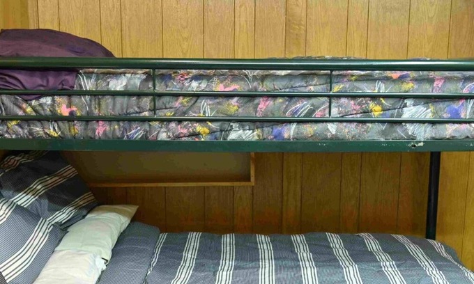 Unorganized Centre Parry Sound Cabin | Budget-priced, Full Feature, Lakeside Accommodation for smaller groups - w Boats