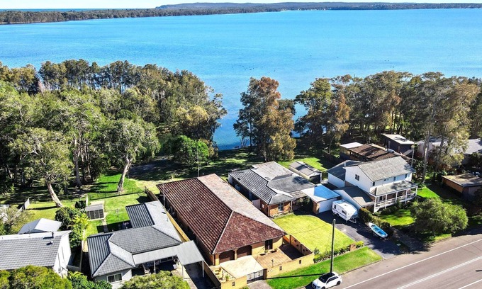 Budgewoi House | Budgewoi Waterfront Haven