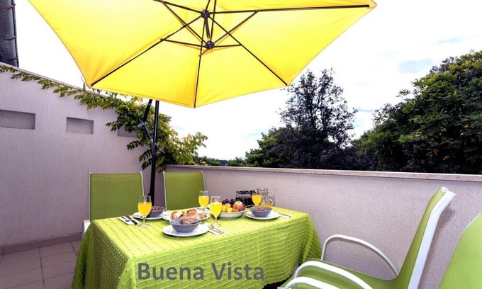 Borik Apartment | "BUENA VISTA" 55m2, south-facing balcony, fenced, 5ft. beach, suitable for children, Rovinj