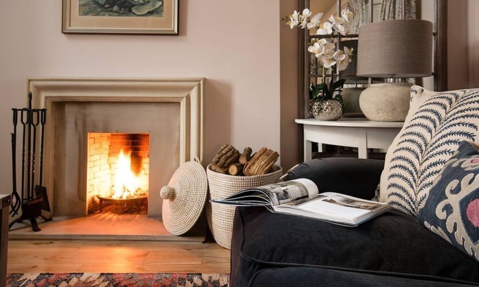 Leitholm Cottage | BUGHTRIG COTTAGE - sleeps 4 guests in 2 bedrooms