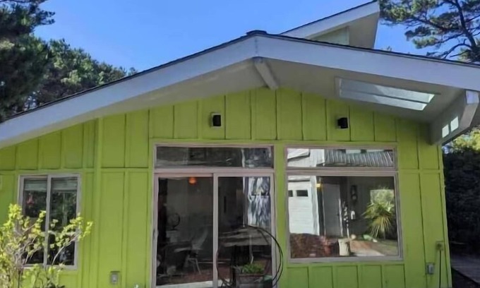 Florence House | Built in 2020 1 bedroom 1 office bath and a half - the Captain Cook