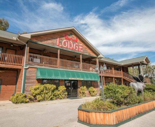 Rombauer Hotel | Bullwinkles Rustic Lodge