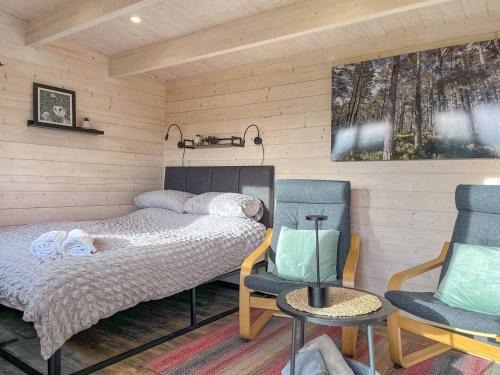 Forfar Apartment | Bumblebee Cabin and Barn Owl Cabin at Redroofs