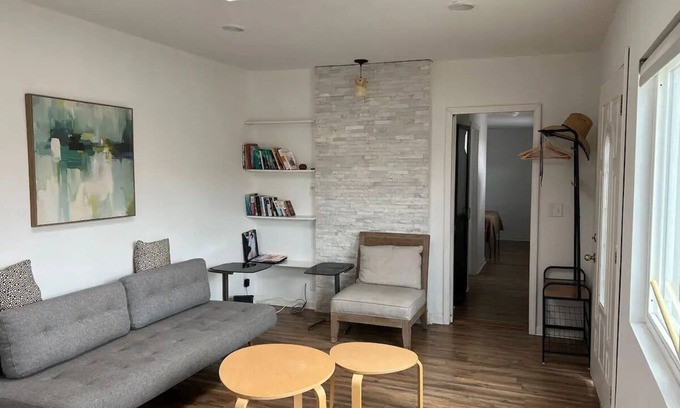 Lawndale House | Bungalow 2bed/2bath in Lawndale