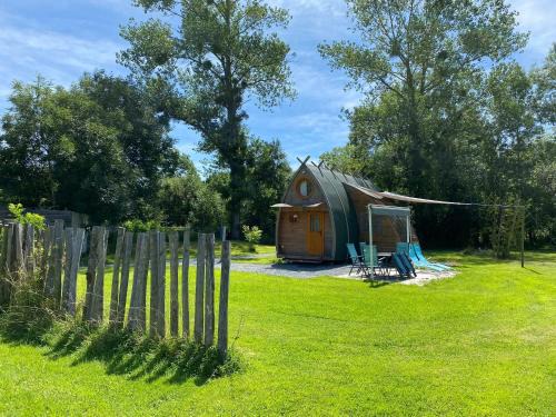 Saint-Pardoux House | Bungalow accueillant à Saint-Pardoux avec piscine partagée