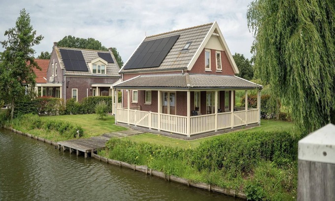 Municipality of Nissewaard House | Bungalow by Water near Rotterdam with Sauna