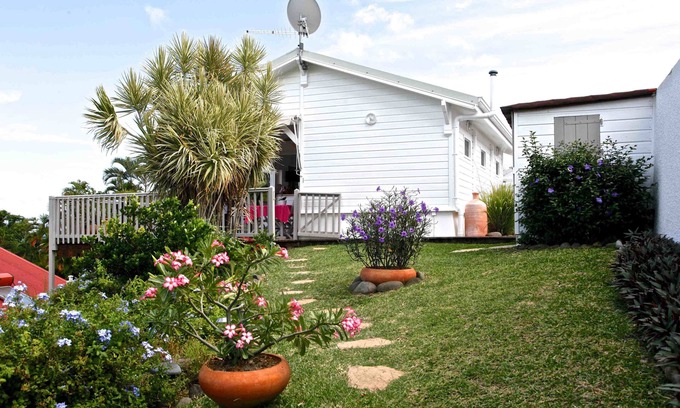 Le Robert House | Bungalow Creole 'the Pipiris'