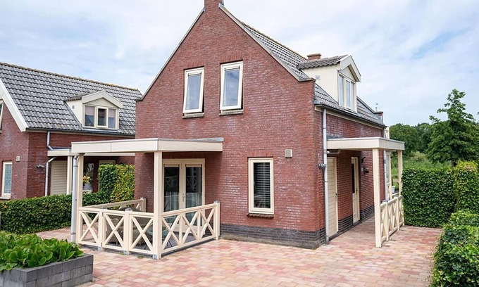 Municipality of Nissewaard House | Bungalow in Zuytland Buiten by the Water