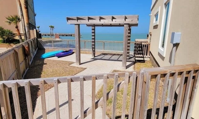 Port Isabel Condo | Bungalow Tarvana #2 3 Bedroom Home by RedAwning