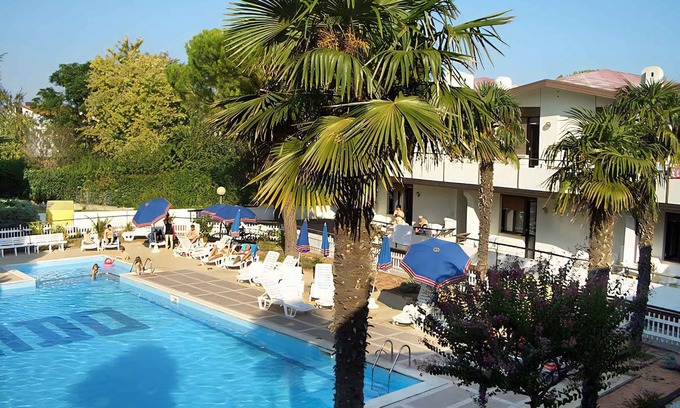 Ronchi Di Campanile House | Bungalow with outdoor pool and air conditioning