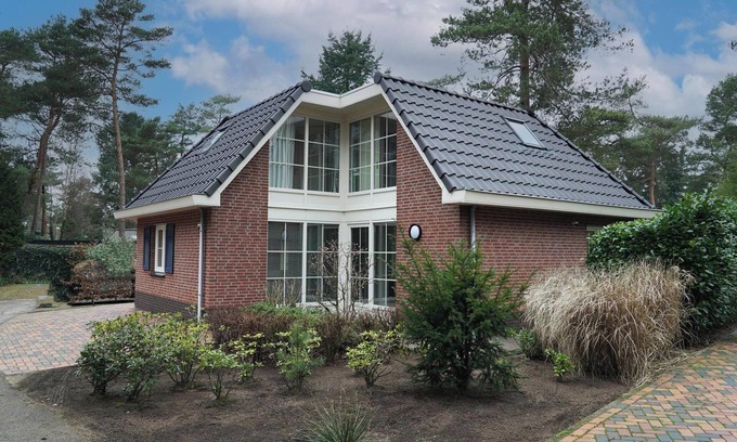 Beekbergen-Zuid House | Bungalow with 3 bedrooms, a traditional sauna and a terrace