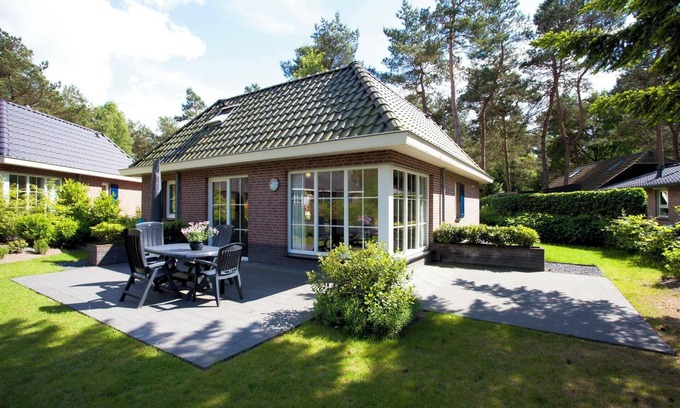Beekbergen-Zuid House | Bungalow with 3 bedrooms and a terrace
