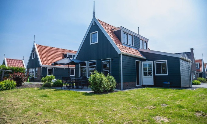 West-Graftdijk House | Bungalow with three bedrooms and a dishwasher