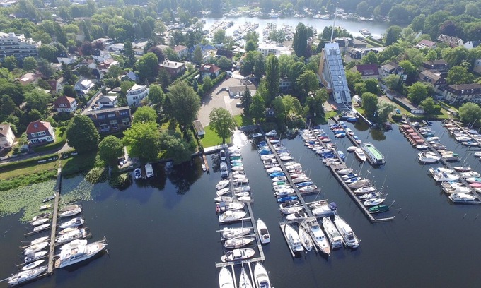 Wilhelmstadt Apartment | bunk by the water