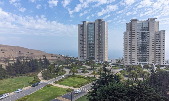 Concon Apartment | Burgundy View 1BR W/View, Balcony & Parking.