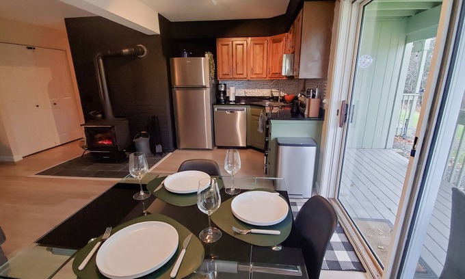 East Burke House | Burke Trailside Condo with King & Full Beds