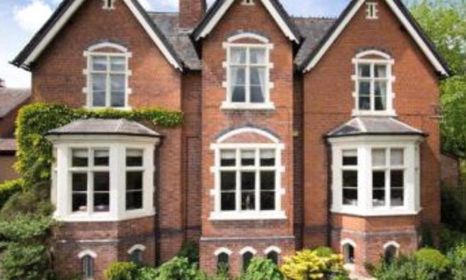Boraston Bed & Breakfast | Burleigh House B and B
