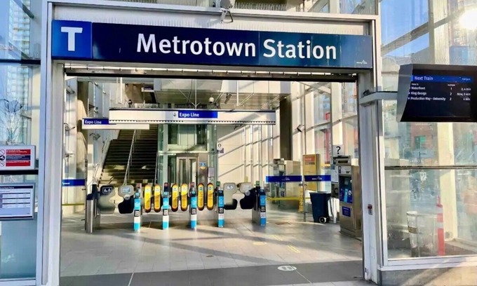 Metrotown Condo | Burnaby Metropolis Metrotown/1bedroom Condo/AC/Skytrain/Pool/Gym