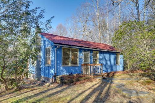 Burnsville House | Burnsville Cabin with Deck and Trails - Dog Friendly!