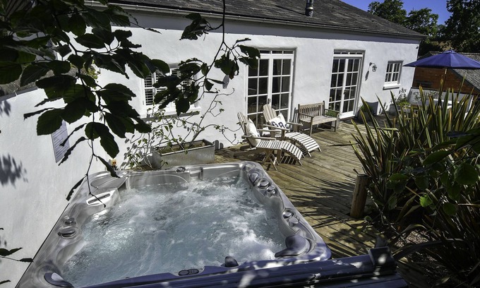 Ottery St Mary Cottage | BURROWS, pet friendly, luxury holiday cottage in Sidmouth