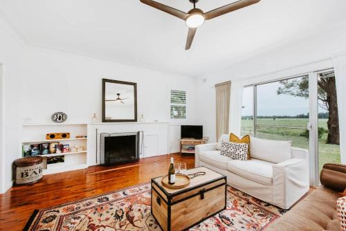 Central Mudgee House | Burrundulla Farmhouse - Tranquil Country Allure